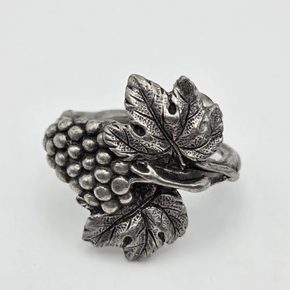 Set Of 6 Vintage Pewter Grape Cluster Napkin Rings Wine Dinner Rustic Winery